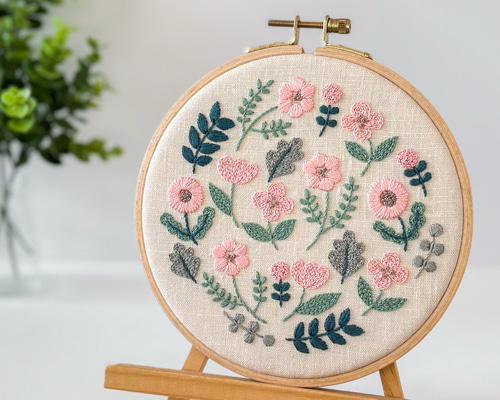 花柄刺繍 円形インテリア d30a3e86ed46939bf829a9b17b3684