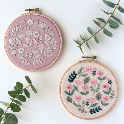 そよ風 花柄ファブリックパネル アッシュロゼ（単色版） 直径16cm