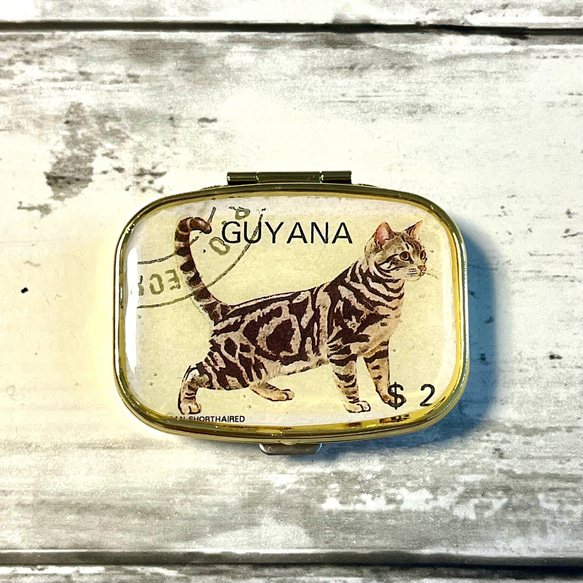 〔ピルケース〕おしゃれでかわいい！持ち運びしやすい外国切手のケース（アメリカンショートヘア）ラッピング無料！プレゼントに 1枚目の画像