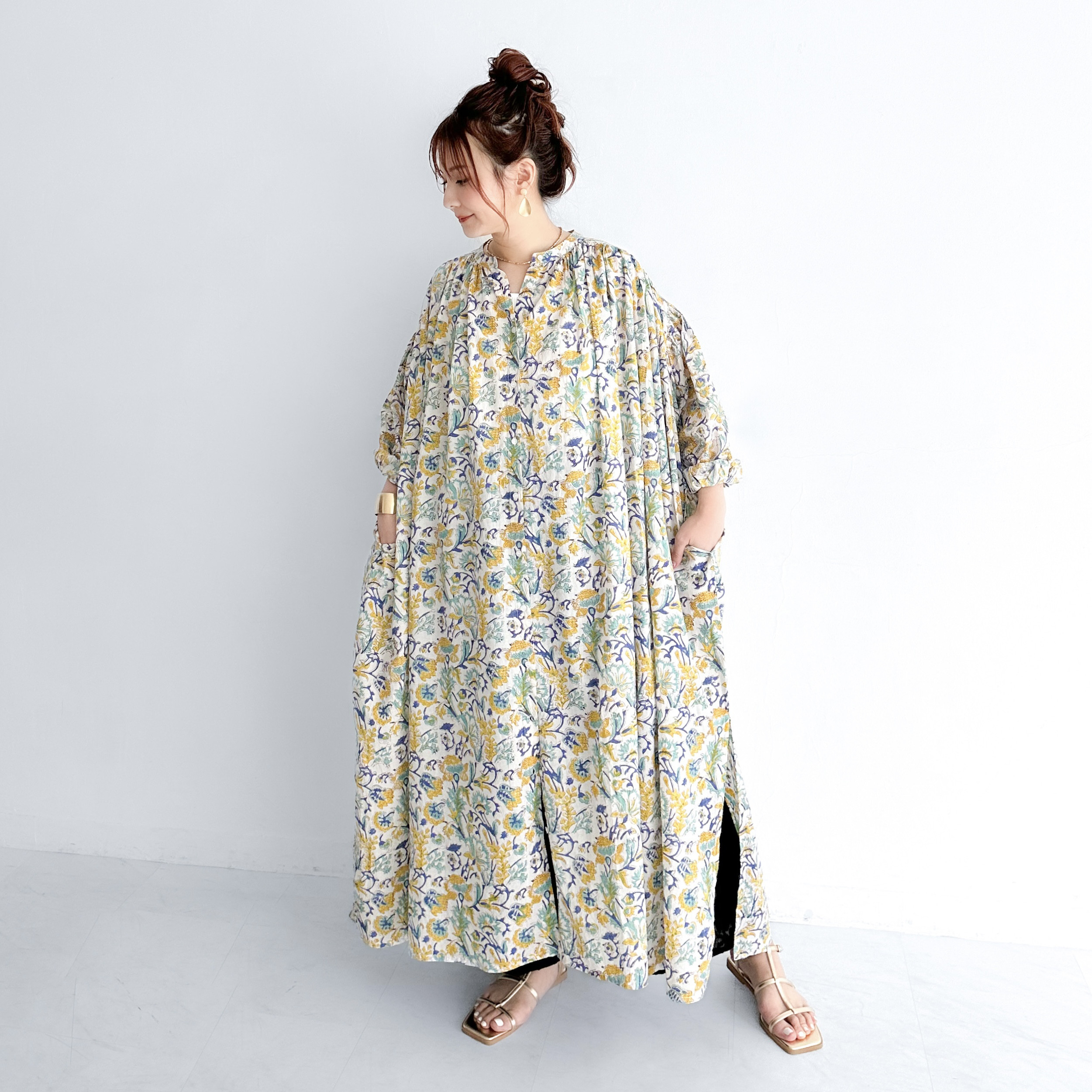 インド綿 ブロックプリントのロングシャツワンピース〔ホワイト〕