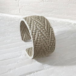 Pearl Glitter太めバングル 牛革 シルバー ギルバー オールシーズン　春　夏　秋　冬 6枚目の画像