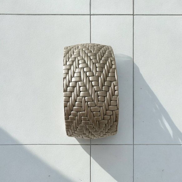 Pearl Glitter太めバングル 牛革 シルバー ギルバー オールシーズン　春　夏　秋　冬 5枚目の画像