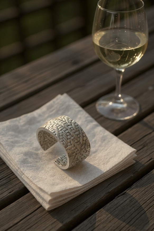 Pearl Glitter太めバングル 牛革 シルバー ギルバー オールシーズン　春　夏　秋　冬 7枚目の画像