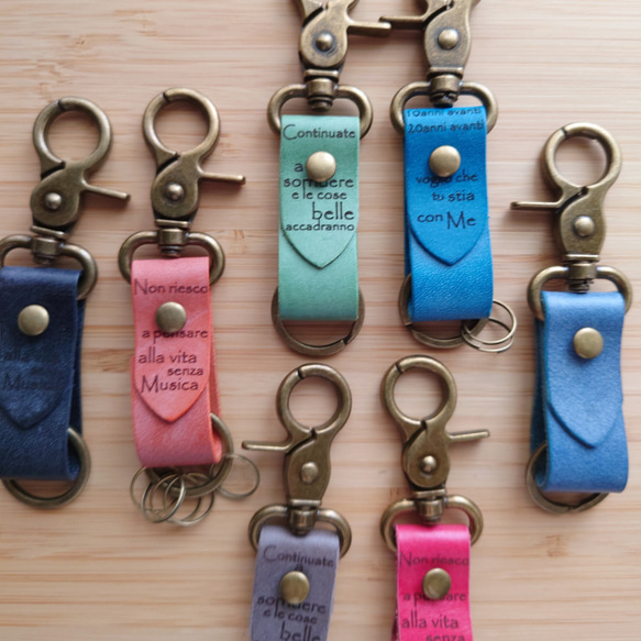 お気に入りの歌詞を彫刻＊記念日or名入れ＊思い出を詰め込んだレザー