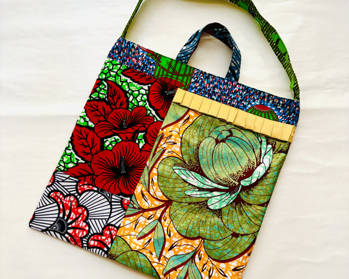 ハンドメイドパッチワーク 2way使い 大きめバック ハウスと花とスー