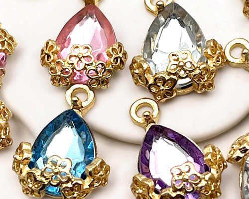 チャーム ドロップ ダイヤパーツ しずく 同色4個 フラワー ネックレス