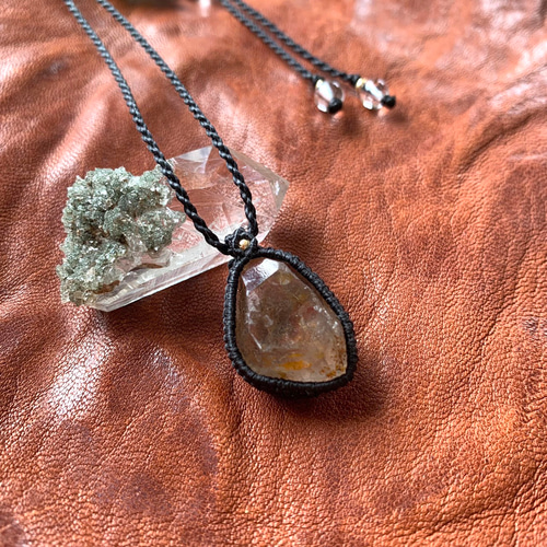 長野県小川山国産煙水晶マクラメネックレス ネックレス・ペンダント 糸  