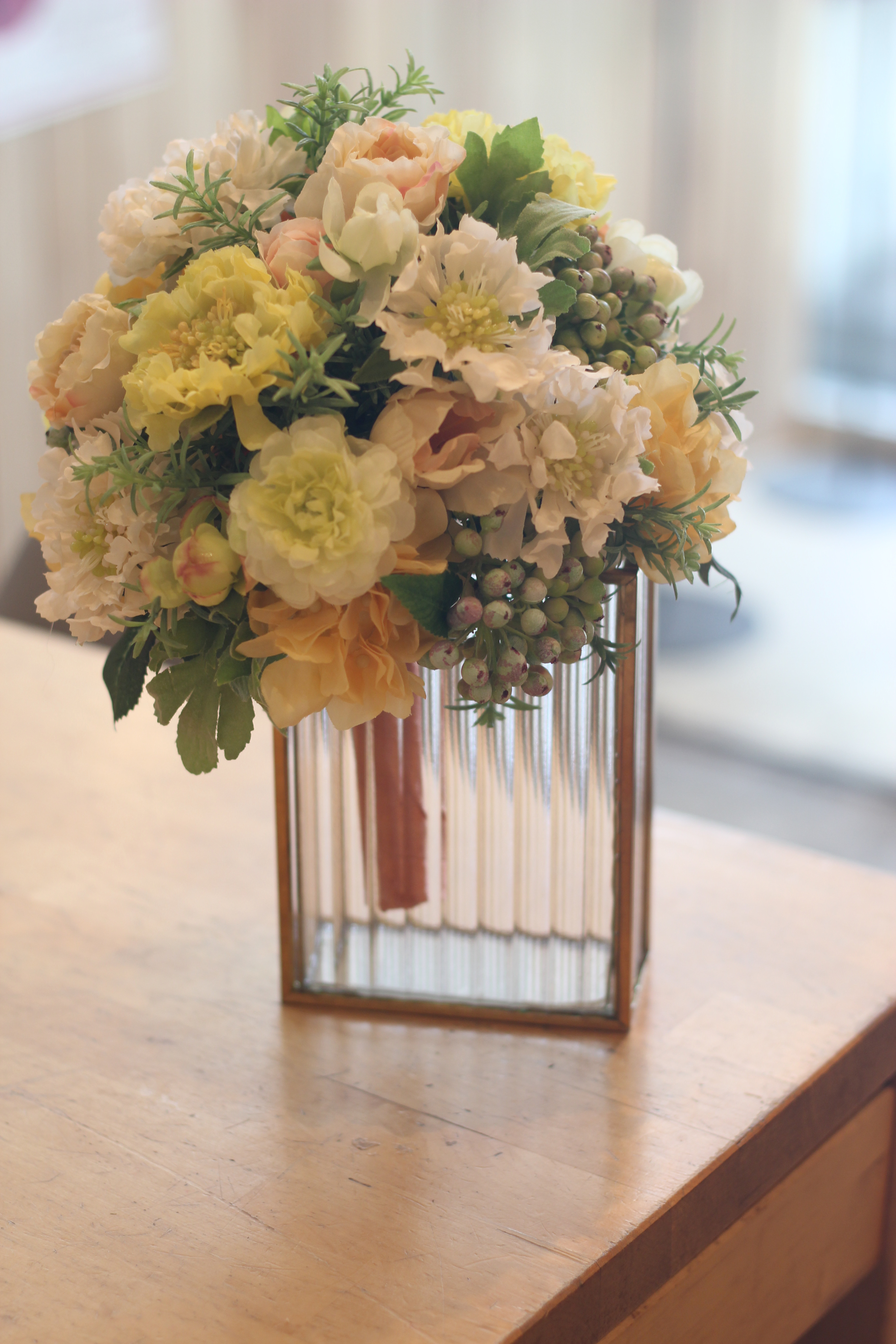 アーティフィシャルフラワーのブライダルブーケ　（ナチュラルオレンジ）