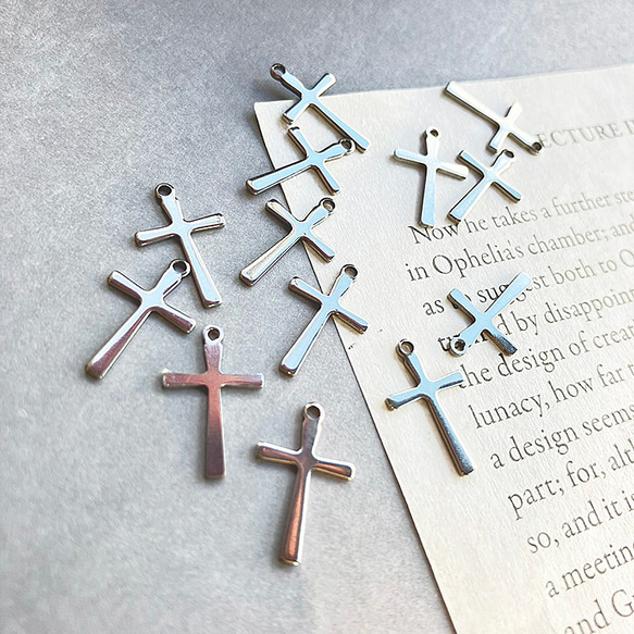 大人気！20個 クロス 十字架 チャーム パーツ/シルバー（C-335