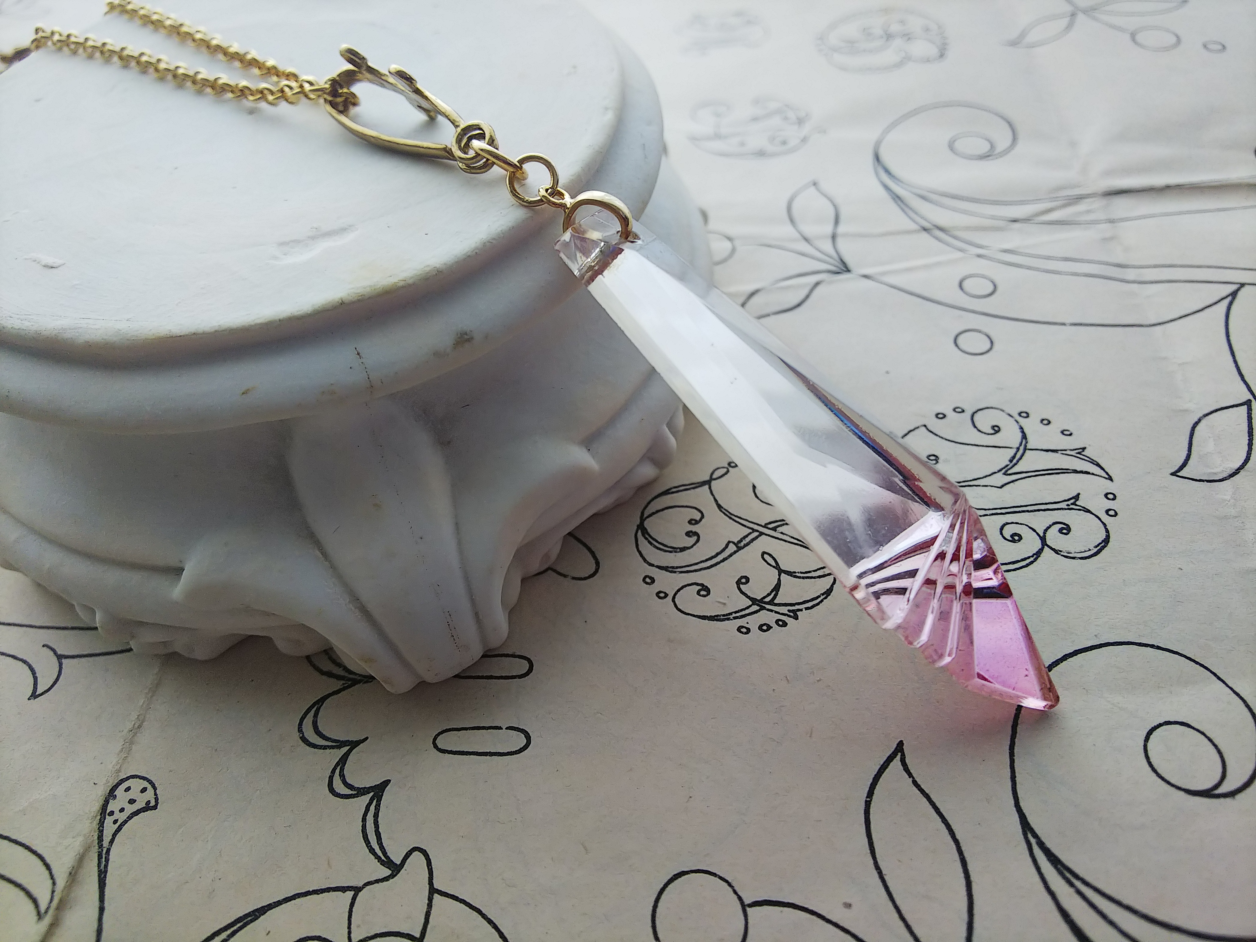 1930年代　Rose／クリスタル　シャンデリアDrop（65㎜）Leafクラシカルネックレス