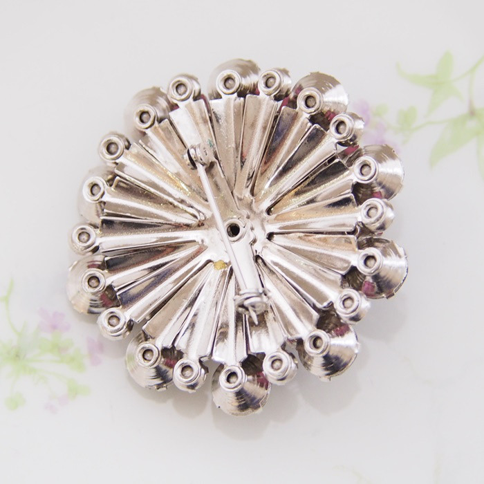 ヴィンテージ　Unsigned Beauty　シルバートーン　ピンク＆グレーラインストーン　ラウンド　ブローチ