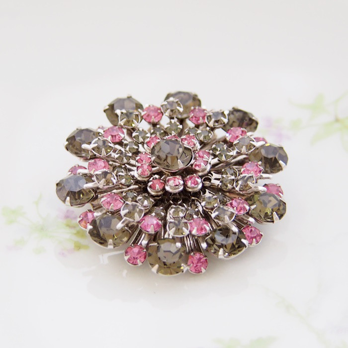 ヴィンテージ　Unsigned Beauty　シルバートーン　ピンク＆グレーラインストーン　ラウンド　ブローチ