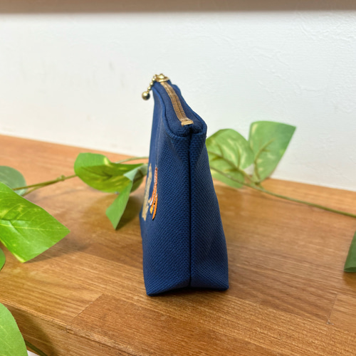 familiar クマと犬の刺繍ポーチ ネイビー 小型 familiar クマと犬の刺繍ポーチ ネイビー 小型
