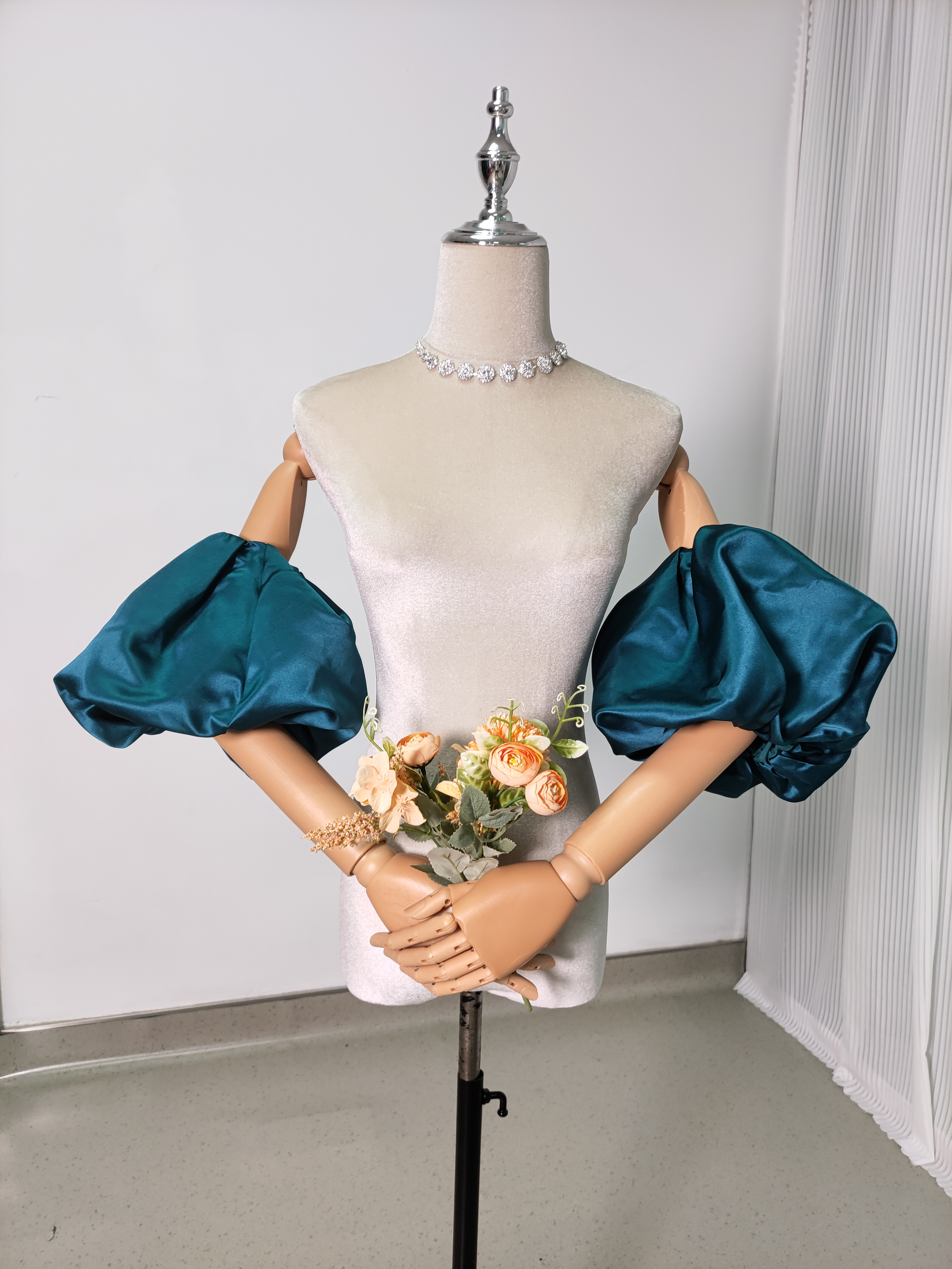 送料無料！パフスリーブ 取り外し ストレッチ ブルー 色直し 光沢サテン 花嫁/ウェディングドレス