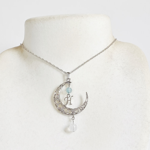 大きな月とアクアマリンとムーンストーンのネックレス（天然石