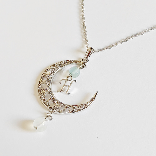 大きな月とアクアマリンとムーンストーンのネックレス（天然石