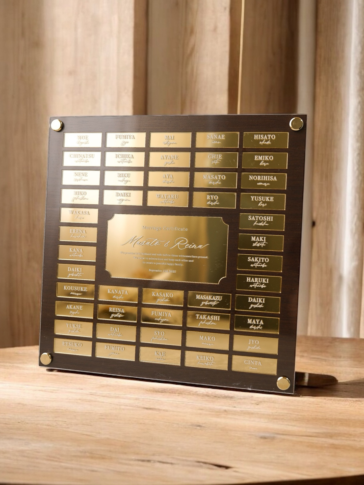 上品な輝きの結婚証明書 【ゴールド×ウォルナット】美しいミラーゴールド　10名〜104名様まで