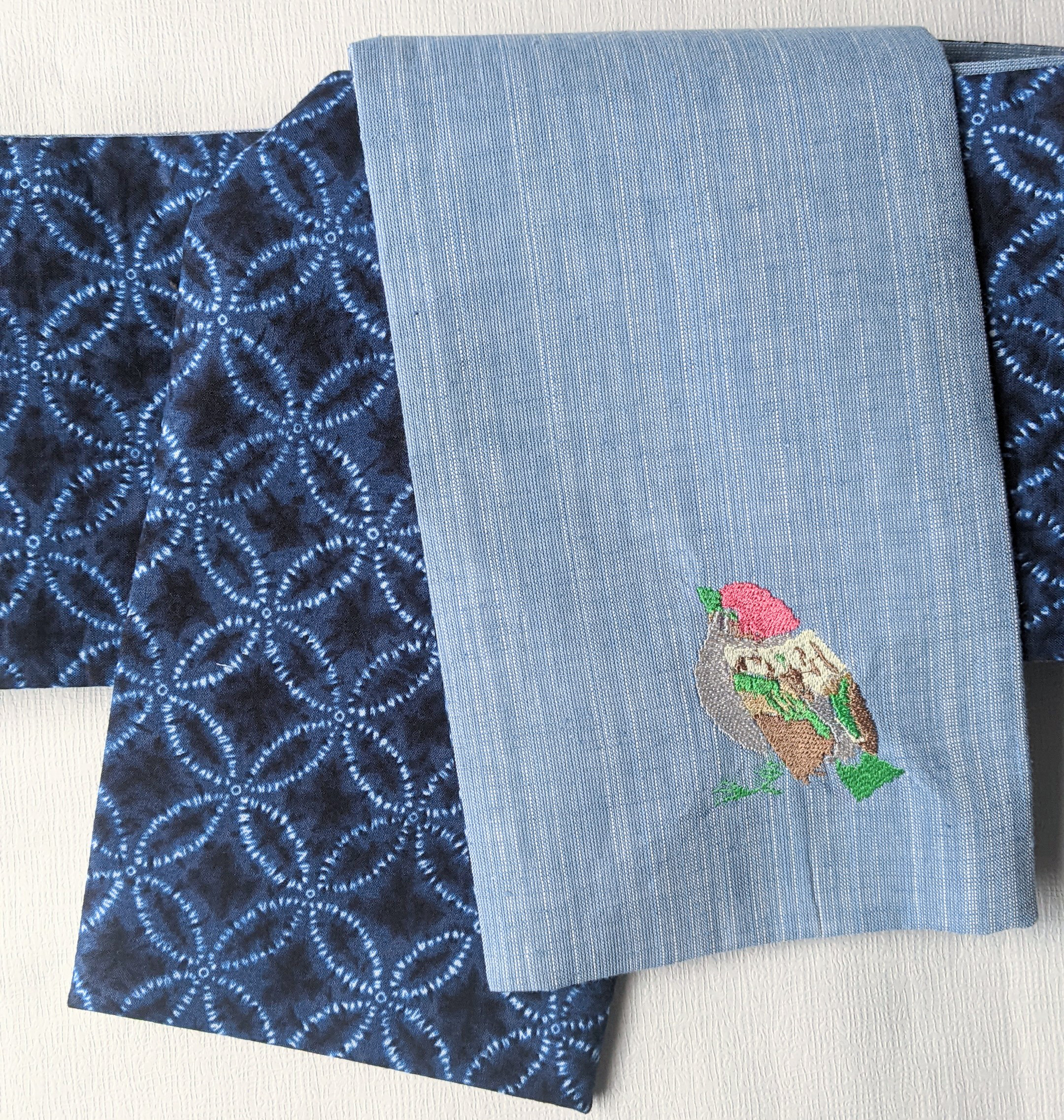 継なし!! ポップカラー すずめ刺繍   遠州木綿✕ 絞り調 七宝文様  リバーシブル半巾帯  藍色
