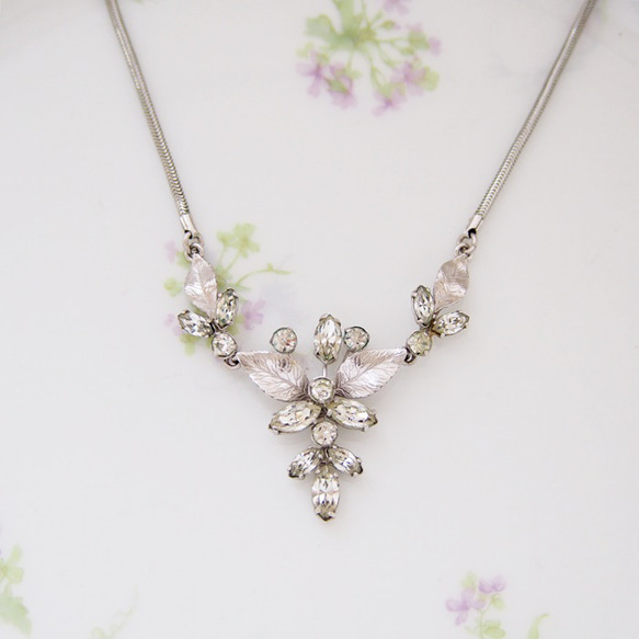 Chanel Flower Stone Pendant Necklace Gold 97P – AMORE