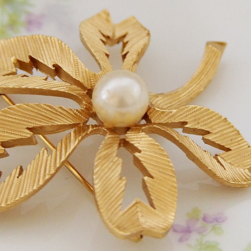 CROWN TRIFARI☆ミルクガラス＆トリファリウムツートンフラワー