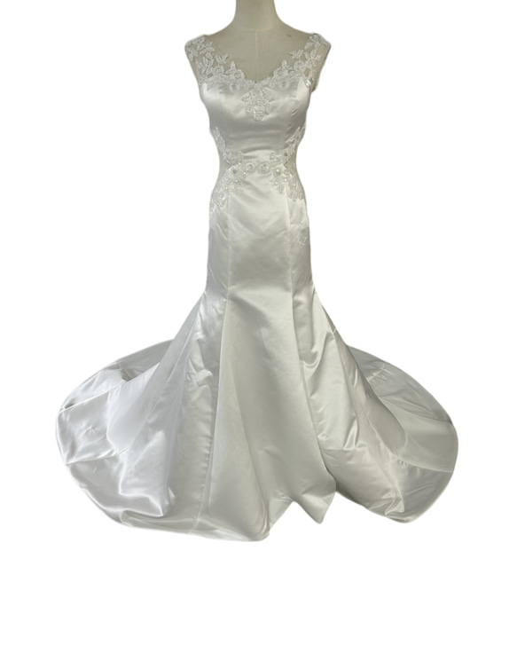 素敵なウエディングドレス 光沢あるサテン生地 マーメイドライン 結婚  