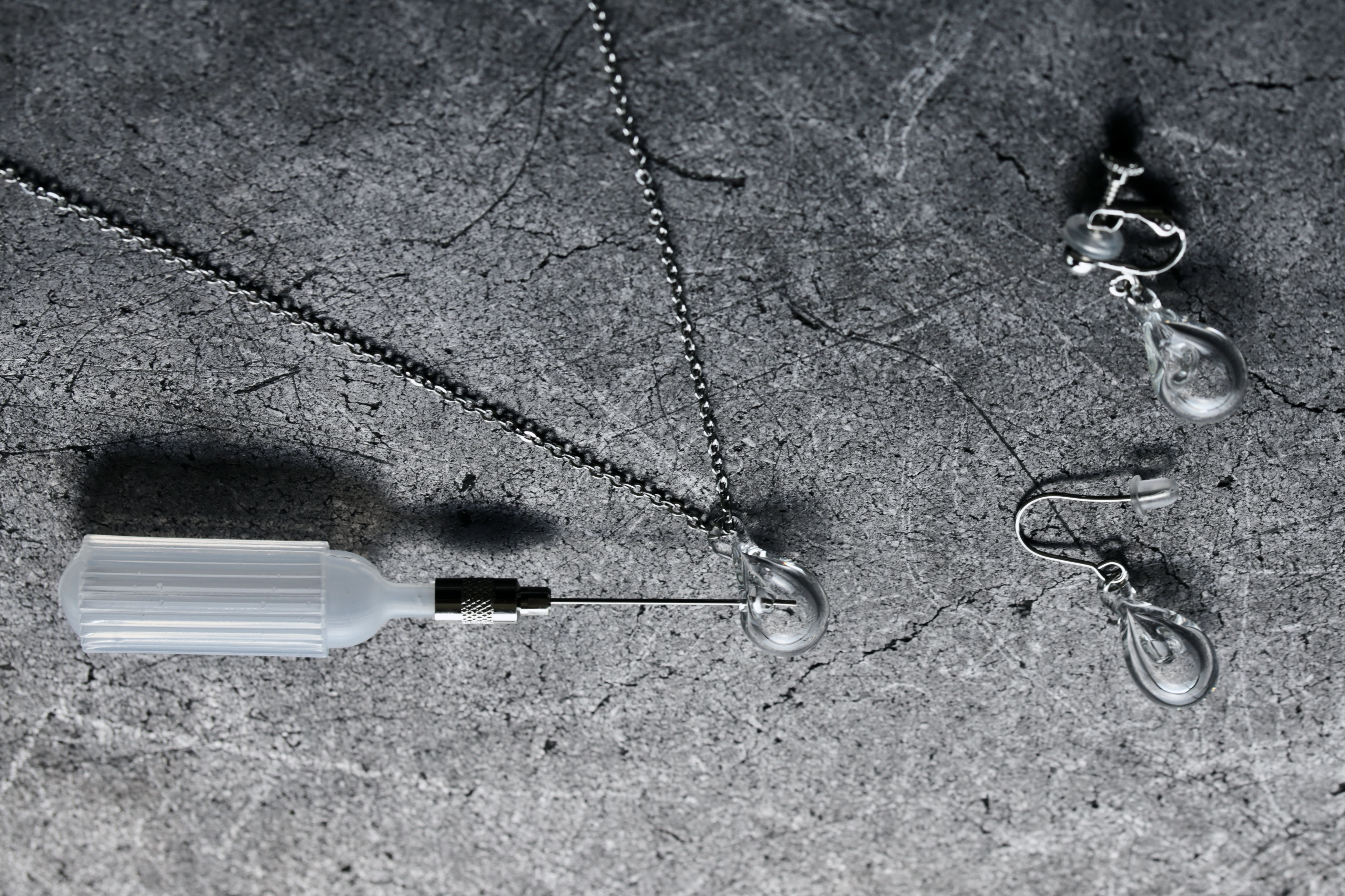 【ﾋﾟｱｽ】-Drop- プチｻｲｽﾞ（両耳）こぼれないアロマピアス【ｻｰｼﾞｶﾙｽﾃﾝﾚｽ】