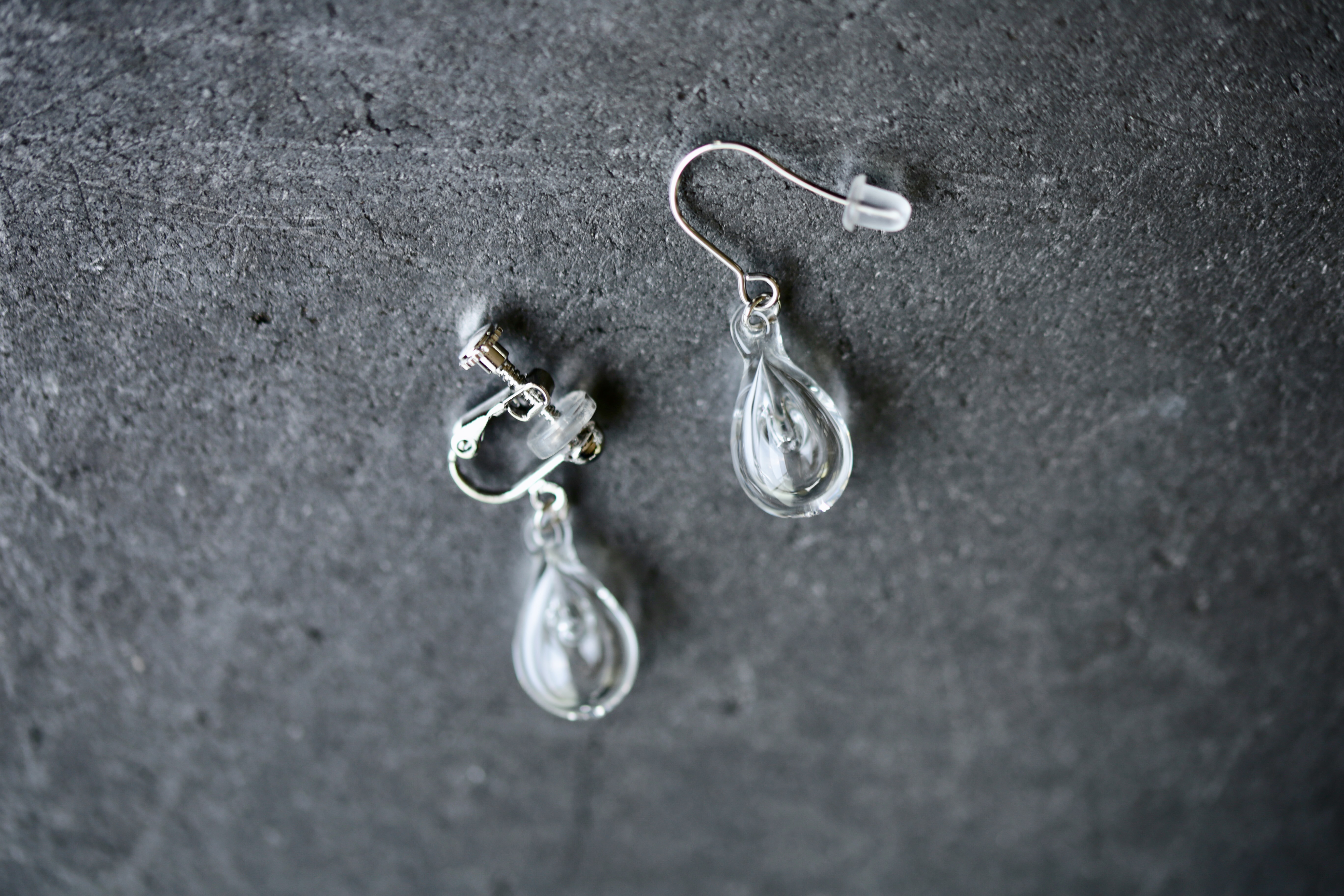 【ﾋﾟｱｽ】-Drop- プチｻｲｽﾞ（両耳）こぼれないアロマピアス【ｻｰｼﾞｶﾙｽﾃﾝﾚｽ】