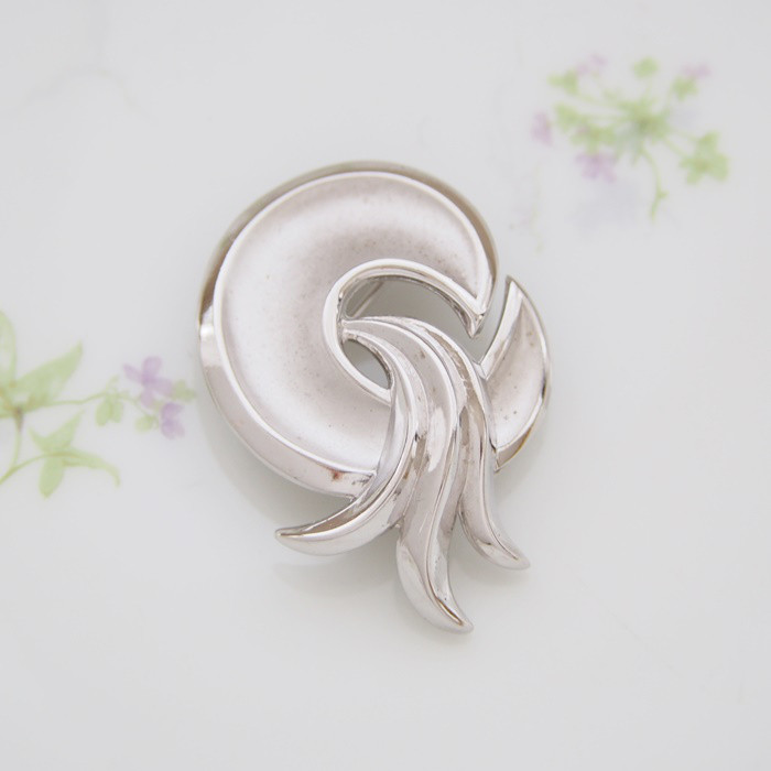 ヴィンテージ　Trifari　トリファリ　シルバートーン　ウェーブ　ブローチ　CJ6764F