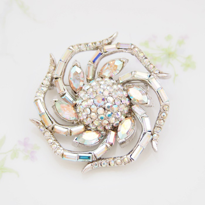 ヴィンテージ　Unsigned Beauty　シルバートーン　オーロララインストーン　フラワー　ブローチCJ7124