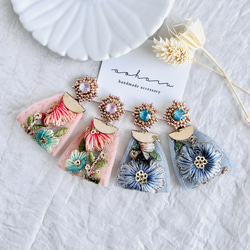 【950】フラワータッセルとスワロフスキービーズのピアス／イヤリング 648d56ef477b6915c8542d5987684f