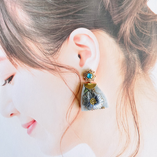 全2色 スワロフスキー ビーズ刺繍×インドリボン タッセル ピアス