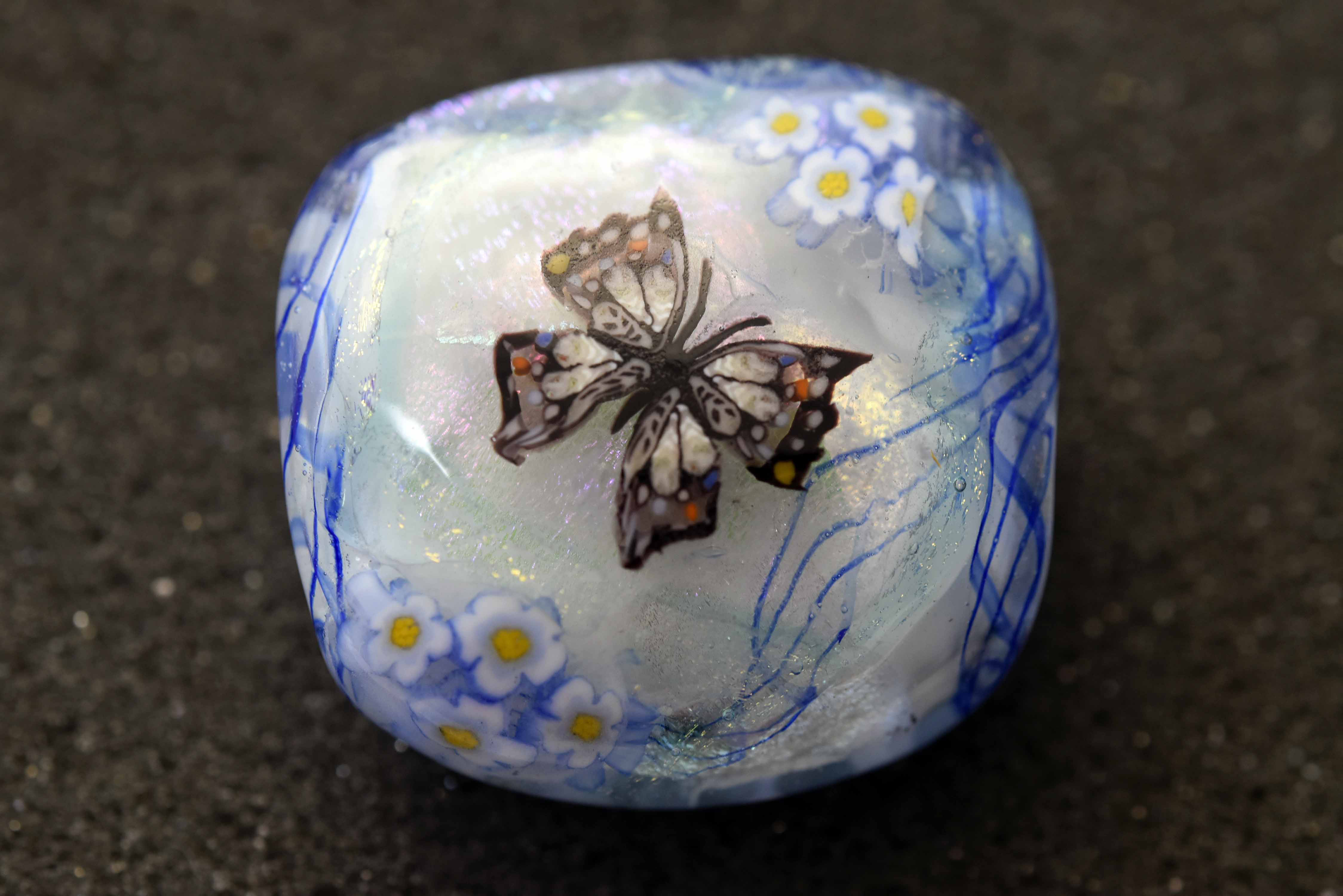 帯留め  ガラス工芸家の創作した一点物 トンボ玉　ｙ1828-450 創作作家一点物 ガラスの帯留め （Y1828-450 ）とんぼ玉 glass