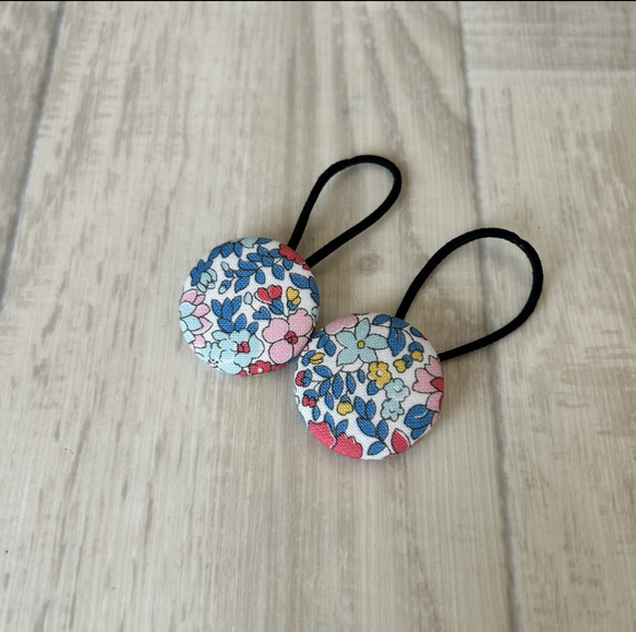 くるみボタン リバティB サックス ヘアゴム 2点セット 花柄 27mm