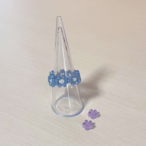 No.34【ビーズリング】8花弁のお花リング( 5色からお選びくださいませ