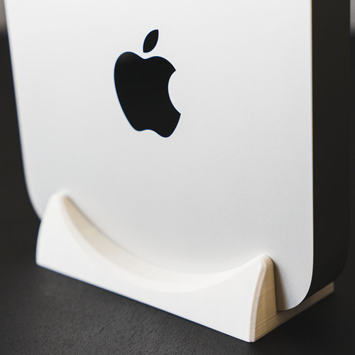 Apple Mac mini M2 8G 縦置き用スタンド付き　MMFJ3J/A Apple Mac mini M2 8G 縦置き用スタンド付き MMFJ3J/A Apple Mac mini M2