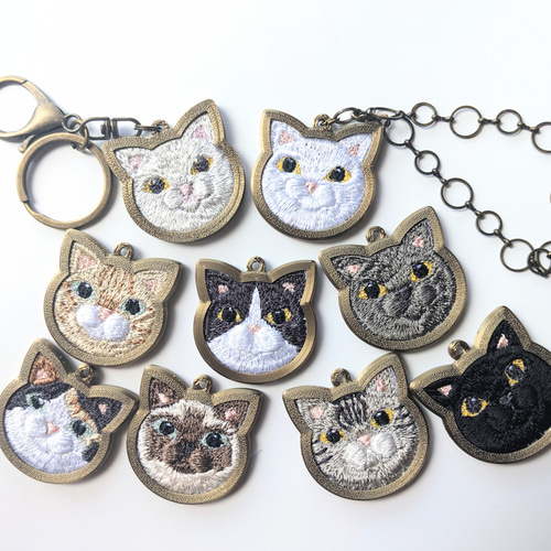 猫刺繍キーホルダー・チャーム ペット服・アクセサリー くろまりこん