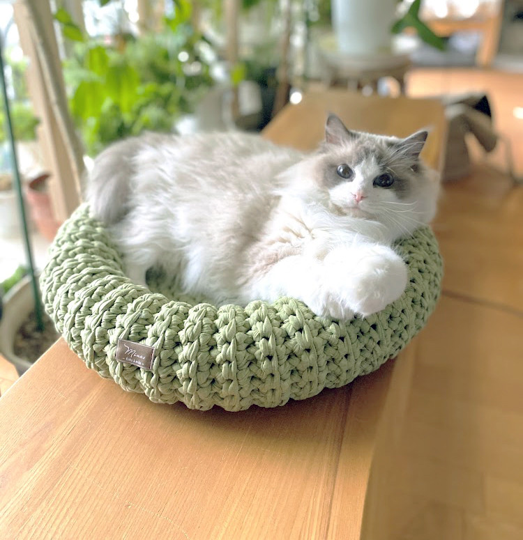 《送料無料》爪とぎしても大丈夫♪ひとつひとつ手編み minas 猫用ラウンドベッド グリーン Mサイズ