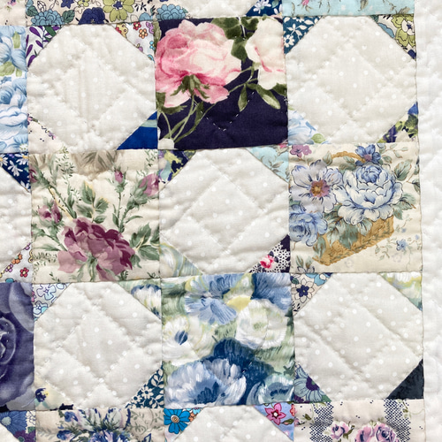 青系スノーボールのパッチワークタペストリー パッチワークキルト