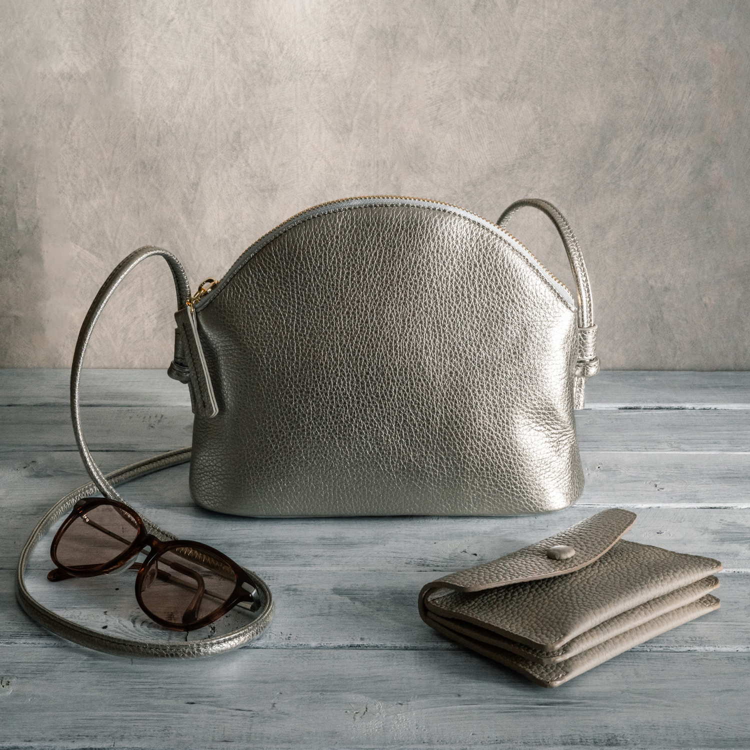 ポシェット 上質本革 シンプル ミニバッグ 大人 コンパクト ミニマル 上品【チタンシルバー】
