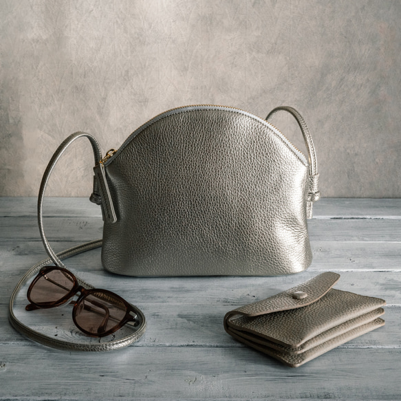 高品質真皮手拿包，簡約迷你包，小巧精緻，優雅大方，適合成人使用 [鈦銀色] 第1張的照片