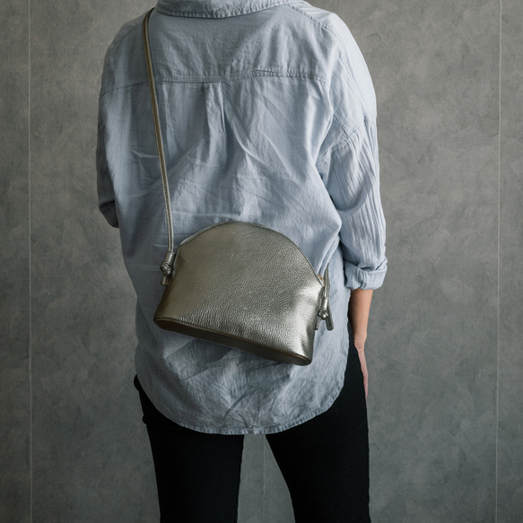 高品質真皮手拿包，簡約迷你包，小巧精緻，優雅大方，適合成人使用 [鈦銀色] 第2張的照片