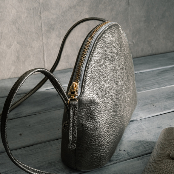 高品質真皮手拿包，簡約迷你包，小巧精緻，優雅大方，適合成人使用 [鈦銀色] 第3張的照片