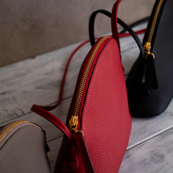 高品質真皮手拿包，簡約迷你包，小巧精緻，優雅大方，適合成人使用 [鈦銀色] 第8張的照片