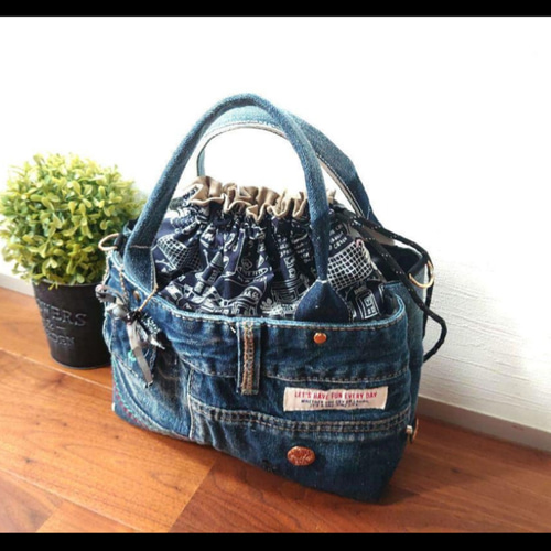 No.481【刺繍DENIM✖️モノトーンPOP デニムリメイク巾着トートバッグ