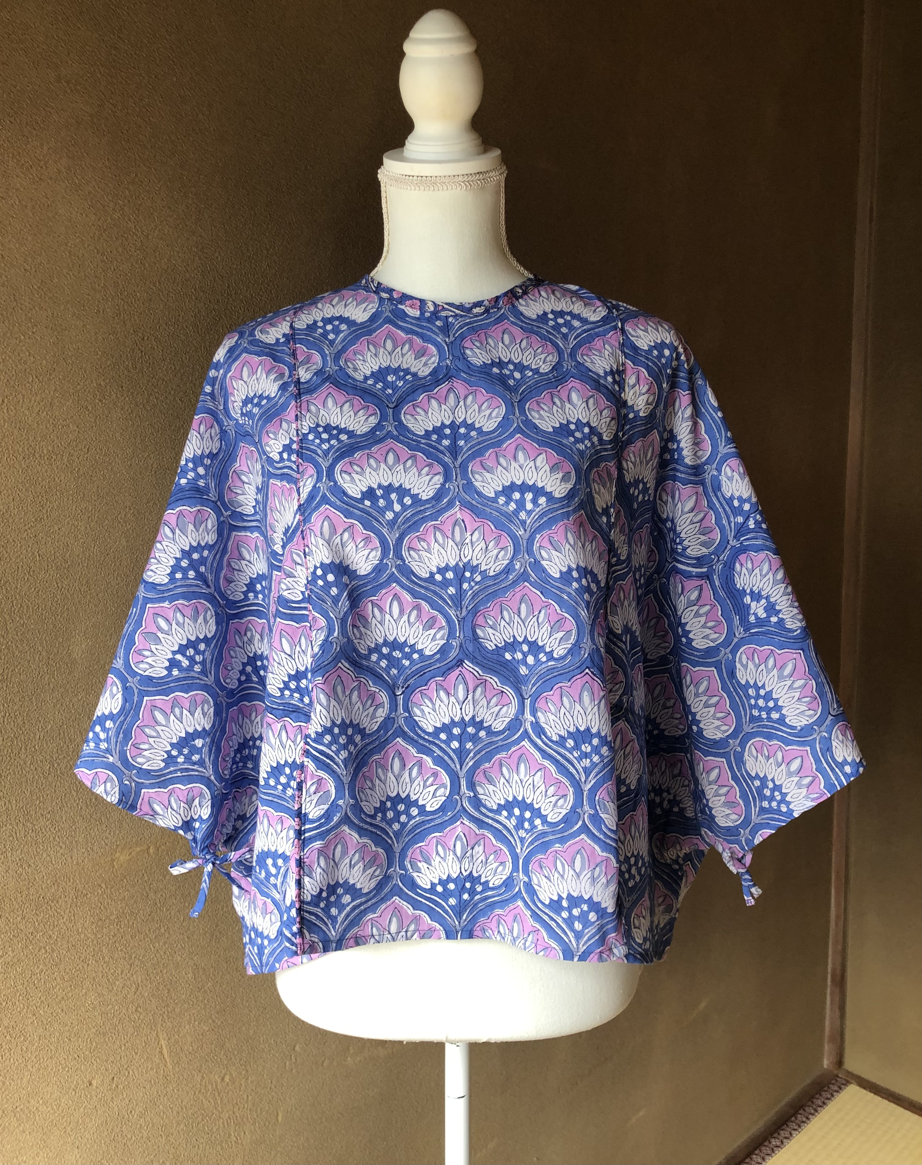 大きな花柄がわかいいブロックプリントのカットソー♪ 青　紫　インド綿　夏　かわいい