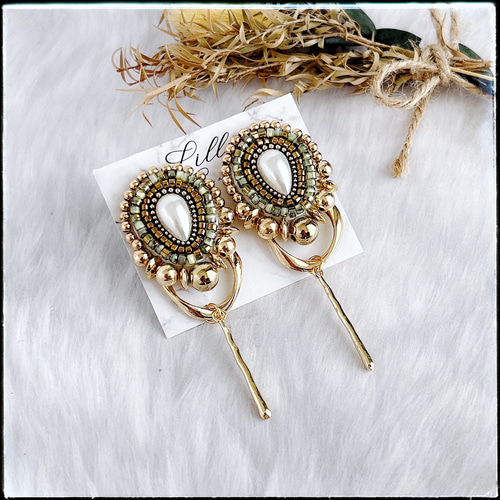 ビーズ刺繍ピアス/ゴールド/アンティーク/揺れる/カジュアル/大ぶり  