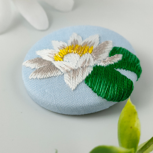 睡蓮の花刺繍ブローチ ブローチ かなちゃん手刺繍工房 通販