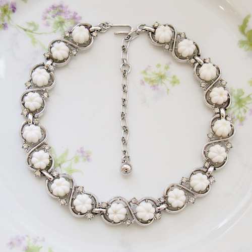 ヴィンテージジュエリー】トリファリ シルバートーン ホワイトフラワー  