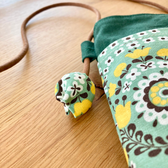 ちょっと大きめＬサイズ【全3色】大人の花柄　チューリップ⭐️布製ポシェット　旅行やおでかけのおともに 4枚目の画像