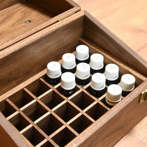 doTERRA アロマ　11本と木箱、持ち運び用アクセサリー doTERRA アロマ11本と木箱、持ち運び用アクセサリー